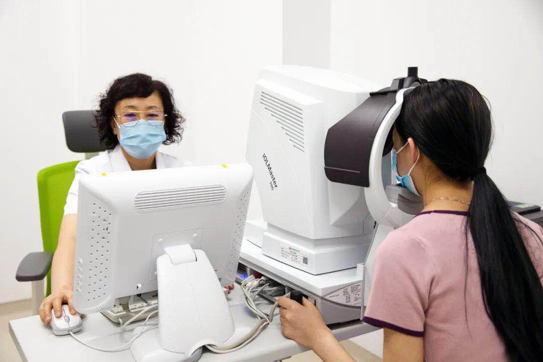眼睛干澀、看不清字？ 快來這里檢查