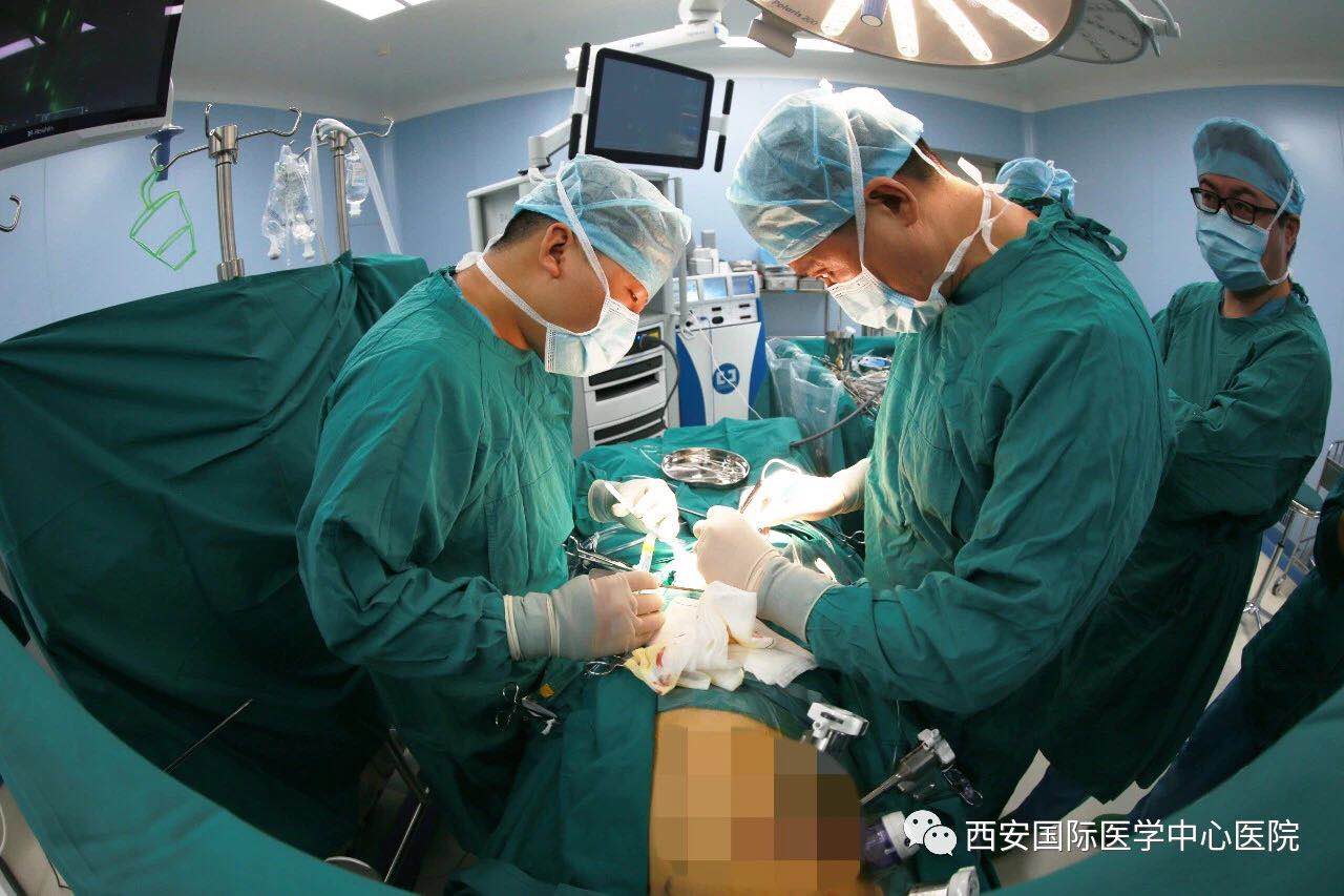重磅！我院成功完成西北首例四代達(dá)芬奇機(jī)器人輔助房間隔缺損修補(bǔ)術(shù)