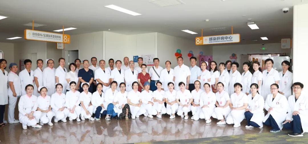 西安國際醫(yī)學中心醫(yī)院舉行感染肝病中心成立暨揭牌儀式
