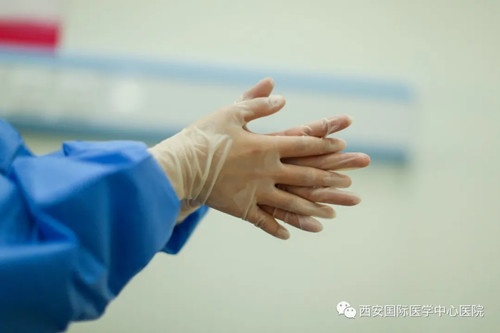 49秒！她的手，已接種了13230人