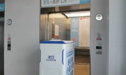 機器人成精啦！送藥還會坐電梯