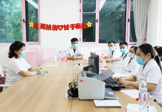 不掛號，解決多個問題，多學科MDT聯(lián)合門診讓更年期女性少跑腿，更安心！