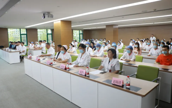 安全用械 守護(hù)健康——我院舉辦首屆“急救、生命支持類設(shè)備安全使用月”活動(dòng)