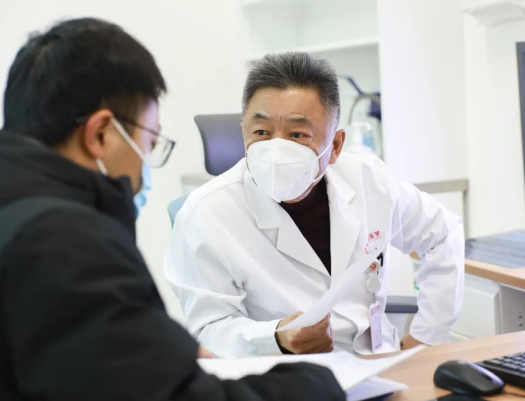 他們?nèi)找箞允?，為患者照亮就診之路