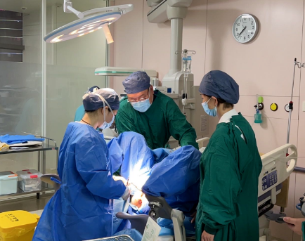 孕期規(guī)范管理，分娩精心接生，30歲產(chǎn)婦順產(chǎn)雙胞胎