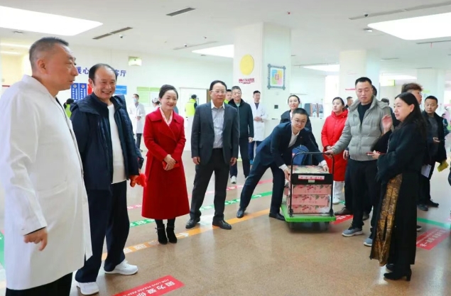 駿馬啟新程——國際醫(yī)學(xué)集團(tuán)及醫(yī)院領(lǐng)導(dǎo)新春慰問一線員工