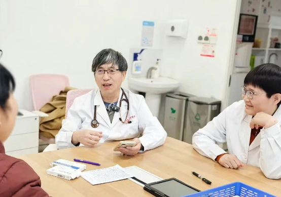 醫(yī)護都夸的女兒，其實是兒媳